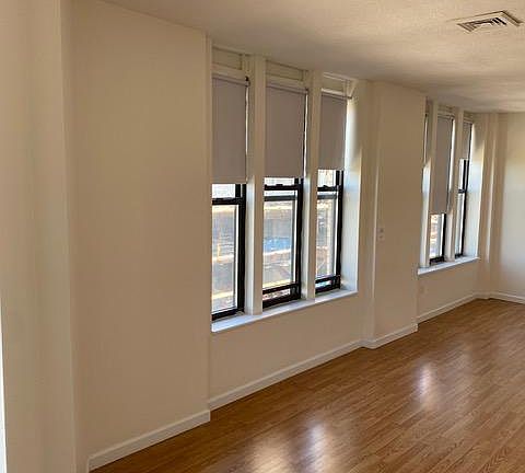 3rd image of 1128 Boylston St #502