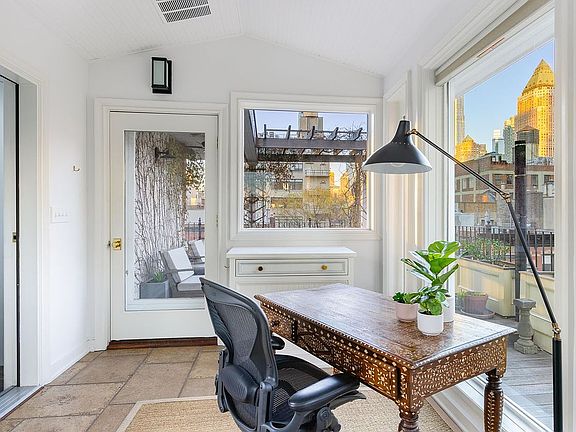 3rd image of 438 W 44th St
