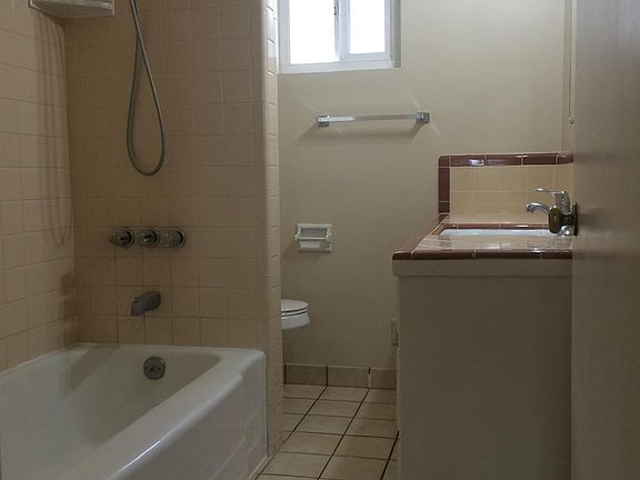 4th image of 529 University St APT B