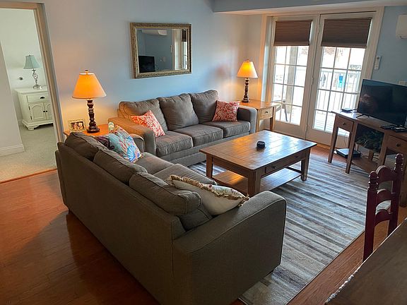 4th image of 1 E Grand Ave APT 202