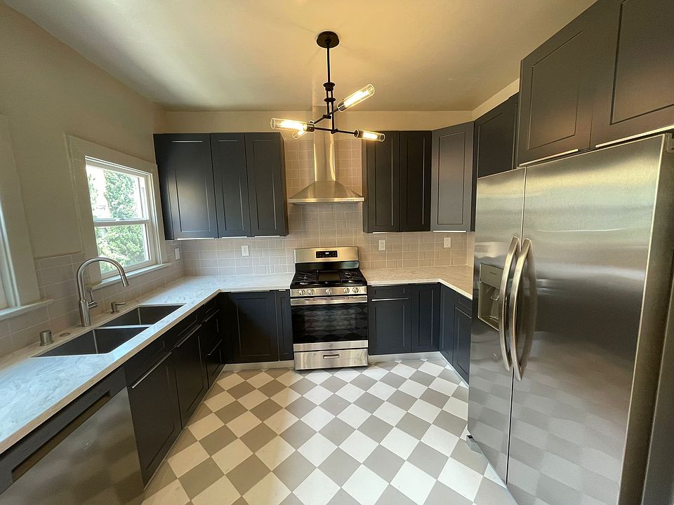 1st image of 164 N Sycamore Ave #164