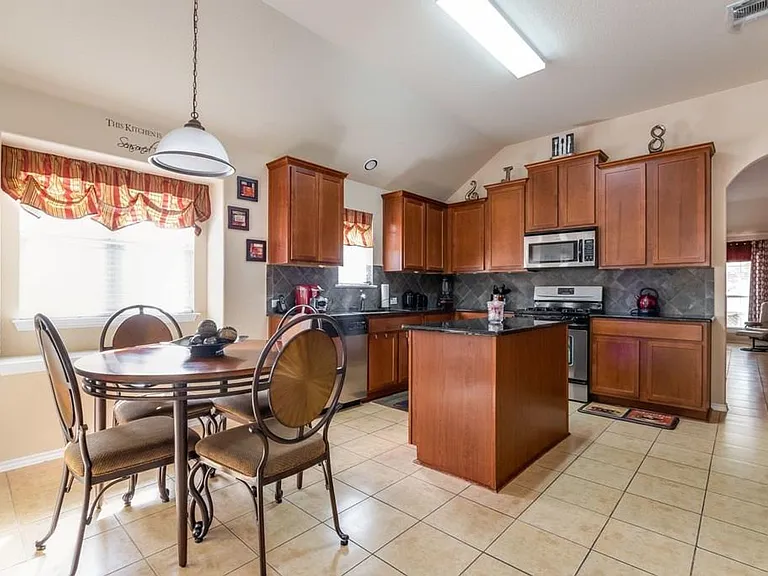 1261 Rainbow Parke Dr — Photo 7