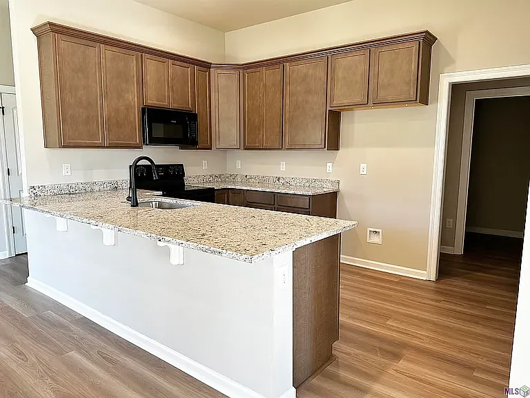 4 bed, 1516 sqft, $2,325 — Photo 2
