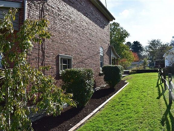 3rd image of 1341 Oaklawn Dr