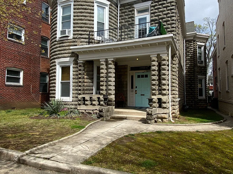 2704 Grove Ave
