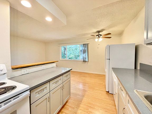 3rd image of 1100 39th St APT 314