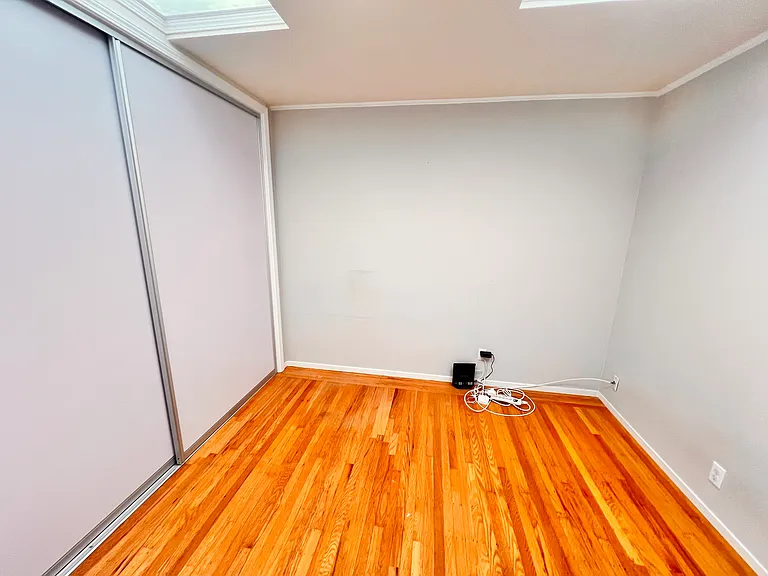 363 Willits St — Photo 8