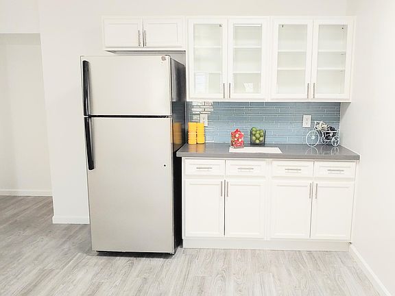5th image of 500 E Montebello Ave APT 17