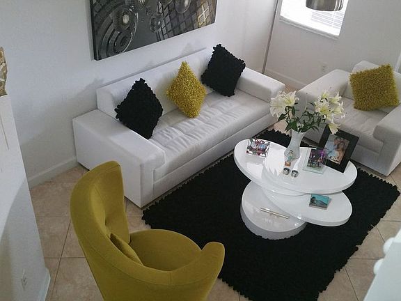 5th image of 8666 Nw 109 Ct