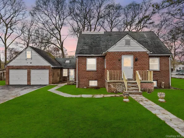 25 Revilo Avenue, Shirley, NY 11967