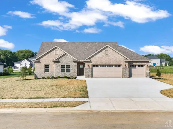 2573 Pleasant View Dr, Troy, OH 45373