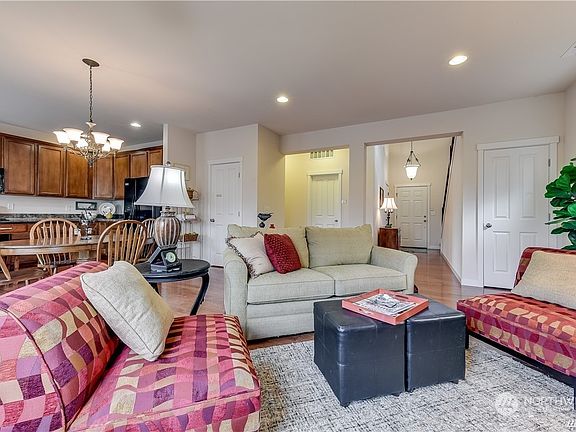 5th image of 1428 49th Street NE