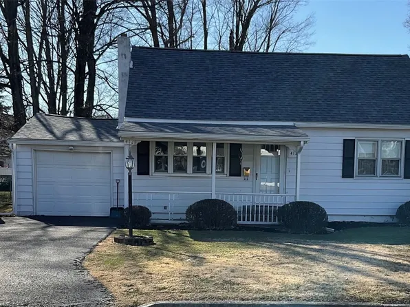 412 Elmhaven Dr, Vestal, NY 13850