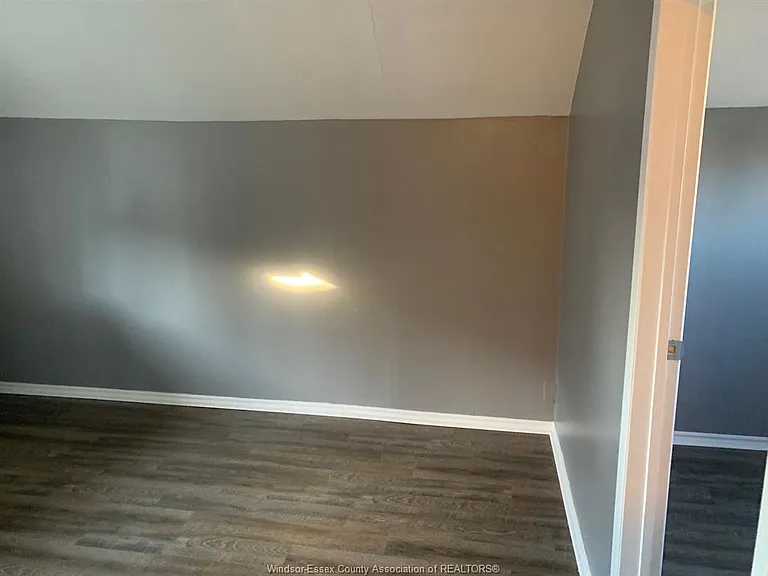 278 King St #UPPER — Photo 9