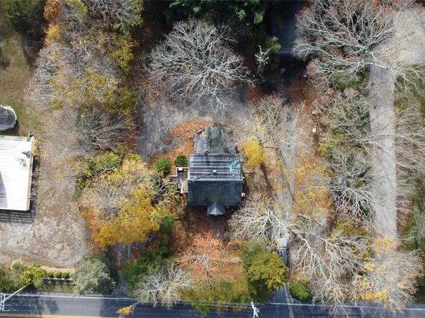 78 Bay Ave W, Hampton Bays, NY 11946