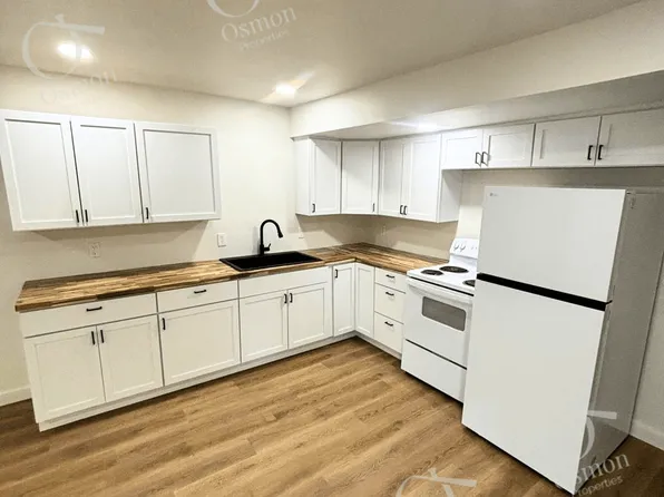 Hilltop Mobile Home Park, 1040 Harding Blvd #18, Cotter, AR 72626
