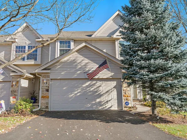 8100 Sierra Woods Ln, Carpentersville, IL 60110