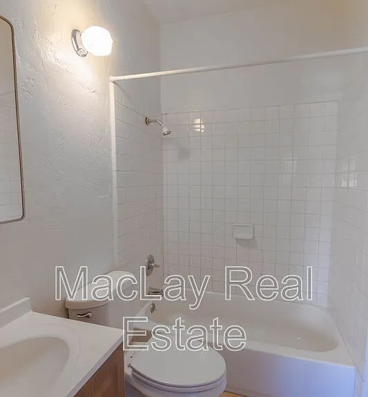 2032 W Adams St #3 — Photo 8