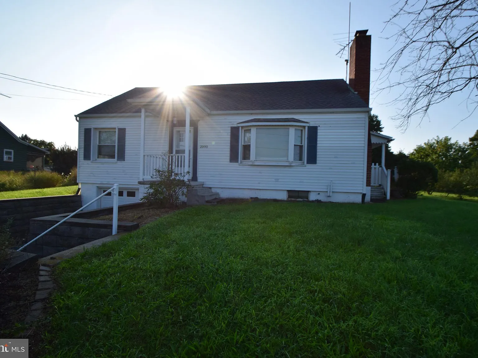 3 bed, 1.0 bath, 1482 sqft, $1,600 — Photo 2