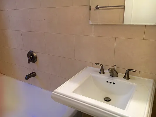 Rented by Stonehenge NYC LLC | media 39