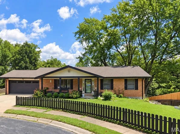 2700 Brookridge Ln, Saint Charles, MO 63301