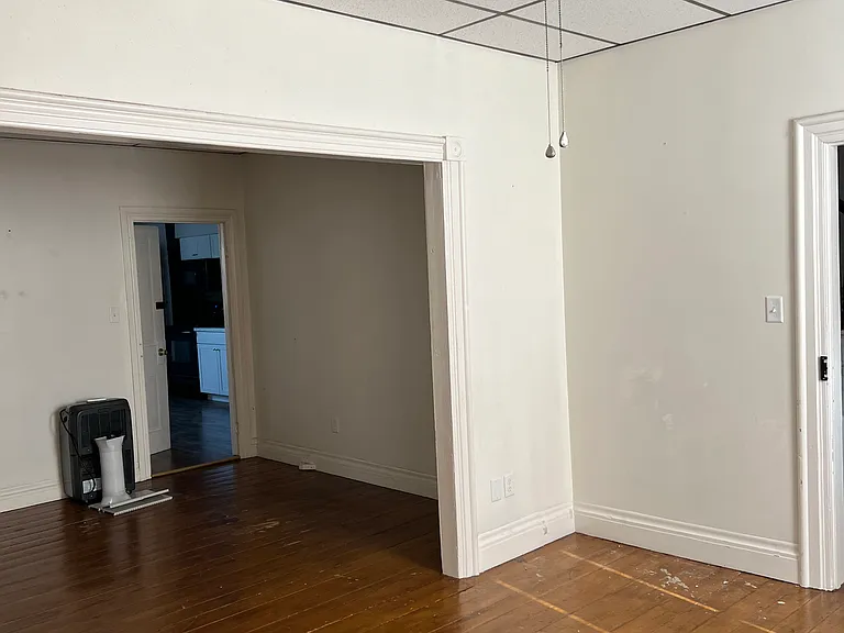 122 N Main St — Photo 11