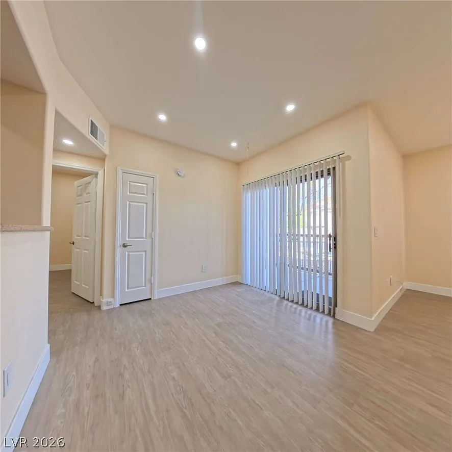 2 bed, 2.0 bath, 914 sqft, $1,484 — Photo 4