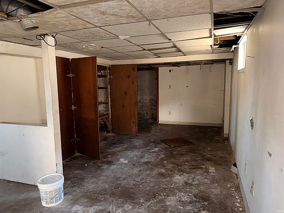 5th image of 1108 E Blackford Ave