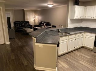 1851 Village Green Blvd, Rochester, MI 48307
