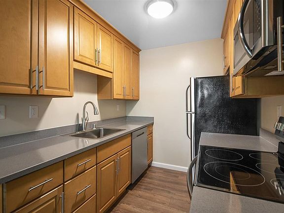 2nd image of 2130 Park Ave