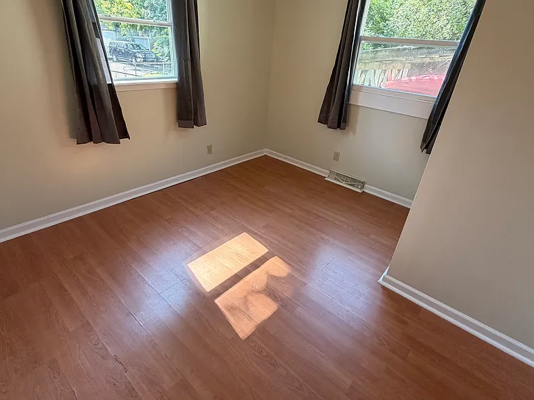 321 S Clemens Ave — Photo 13