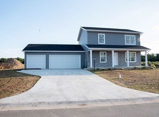 12850 Kingfish Ct, Middlebury, IN 46540