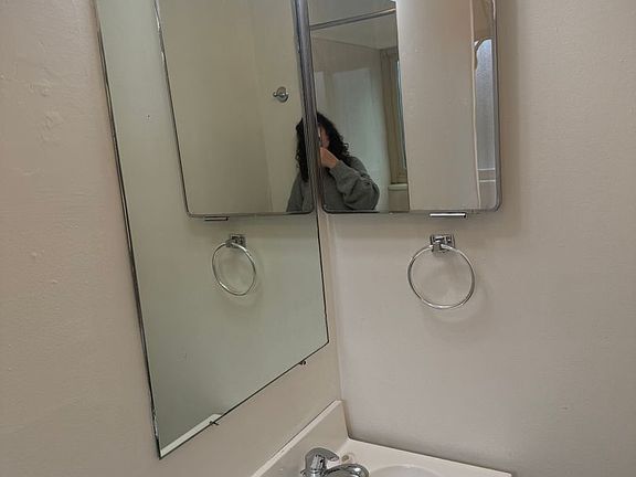 4th image of 601 E Roy St APT 203