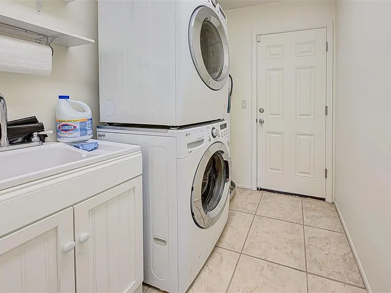3670 Emily Ln — Photo 23