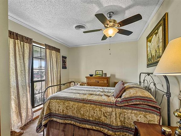3rd image of 2429 Rose Ln