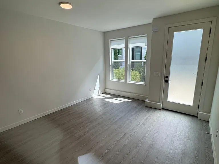 Emerald Townhomes — Photo 5