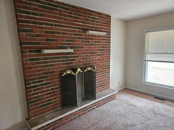 5th image of 2285 Scenic Dr NE