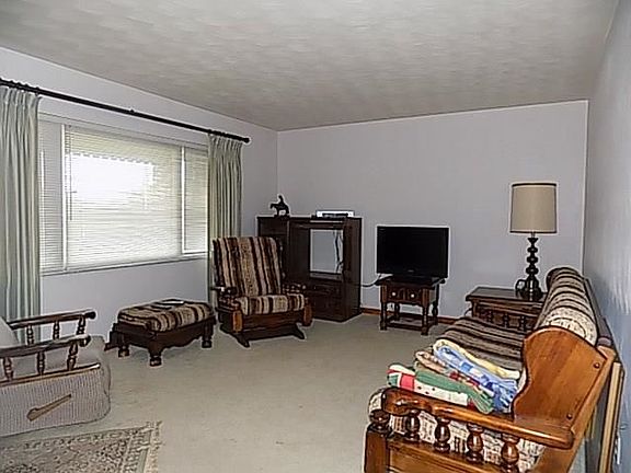 4th image of 139 Summit St