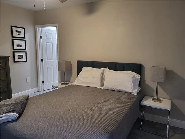 1030 Gordon St — Photo 6