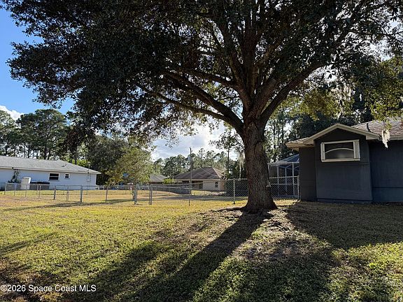 3rd image of 2642 Palomar Ave SE