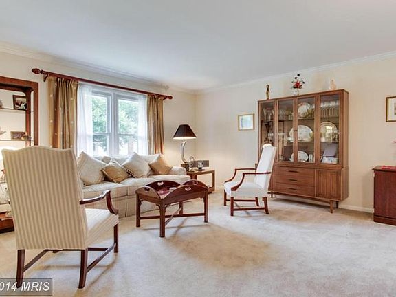 3rd image of 8505 Woodbine Ln