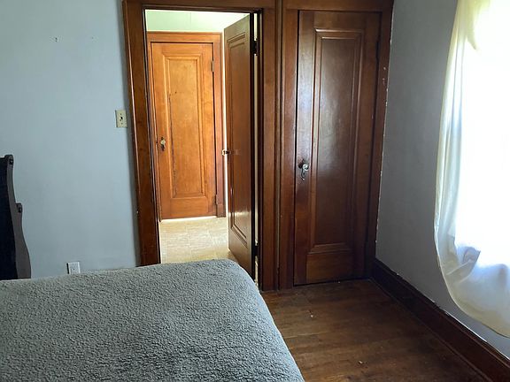 4th image of 8505 Grand Division Ave