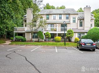 5001 Stonehedge Rd, Edison, NJ 08820