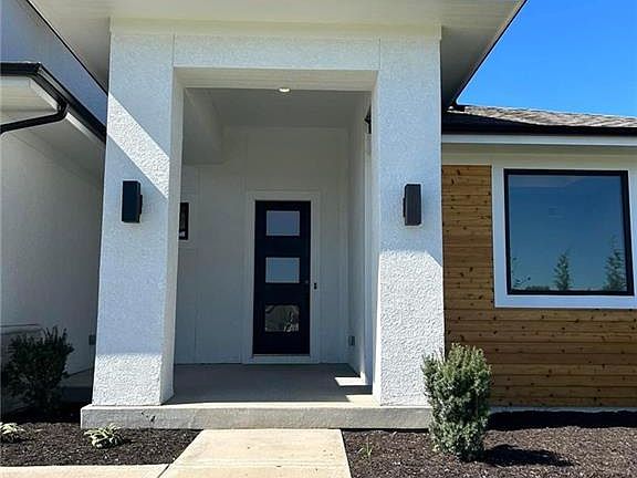 3rd image of 6000 Belmont Dr
