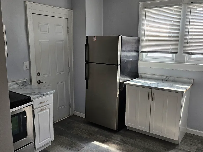 1696 Manchester Ave — Photo 19