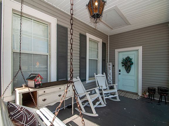 3rd image of 1013 Main St