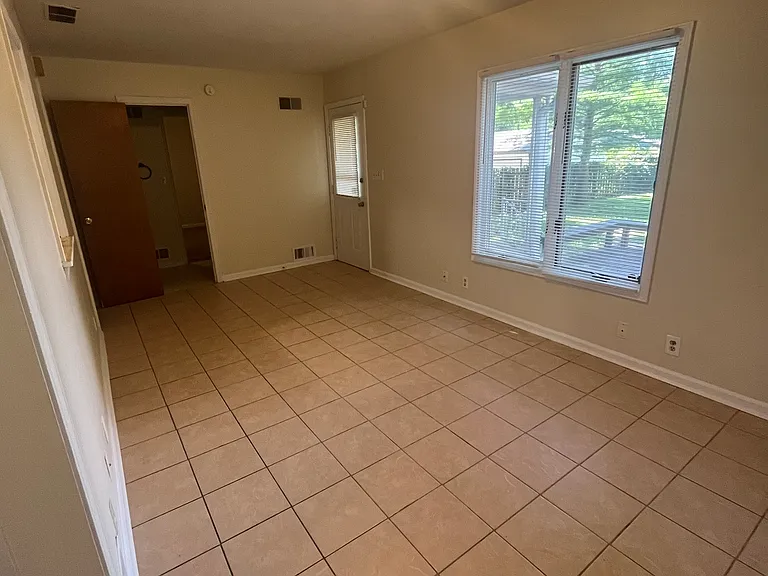 1126 Allison Ave — Photo 6