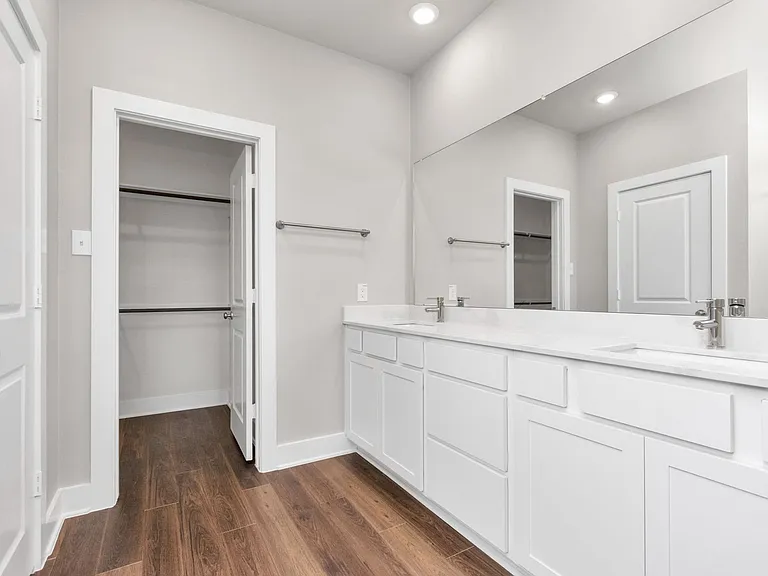 10515 Moon Valley Ln — Photo 32
