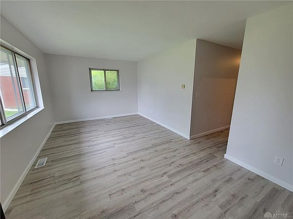 2nd image of 1104 Cambridge Ct