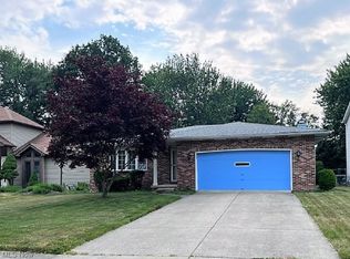 3688 Dawn Dr, North Olmsted, OH 44070